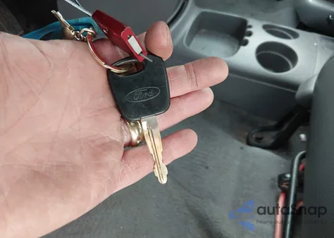 2002 Ford Escape Xls z USA, uszkodzony, nr VIN 1FMYU02172KA40835